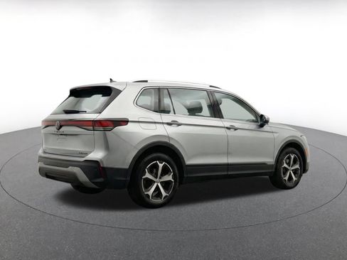 Used 2026 Volkswagen Tiguan SE AWD/4WD image 7