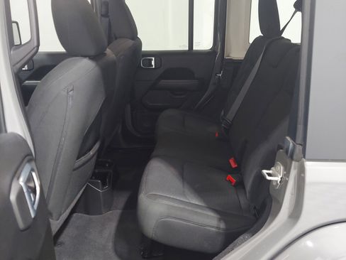 Used 2021 Jeep Wrangler Unlimited Sahara w/ Uconnect 4C Nav & Sound Group AWD/4WD image 16