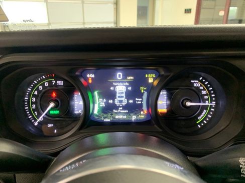 Used 2024 Jeep Wrangler Unlimited Sahara w/ Safety Group AWD/4WD image 21