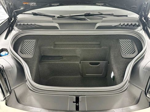 Certified 2025 Porsche Macan Electric image 29