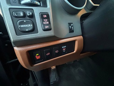 Used 2015 Toyota Sequoia Platinum image 37