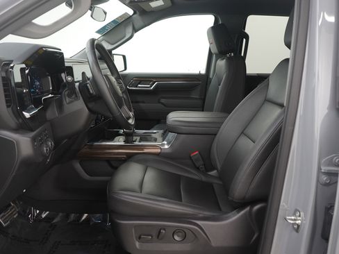 Used 2024 Chevrolet Silverado 1500 LT Trail Boss w/ LT Trail Boss Premium Package AWD/4WD image 24
