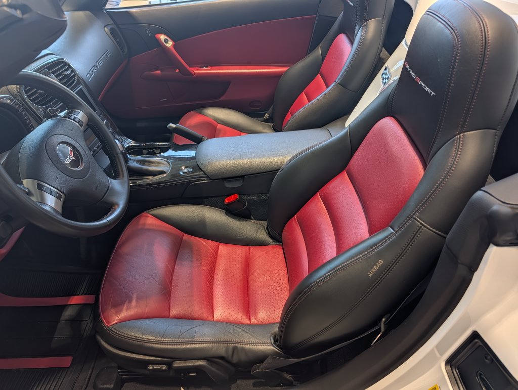 Used 2011 Chevrolet Corvette Grand Sport w/ Preferred Equipment Group RWD image 9