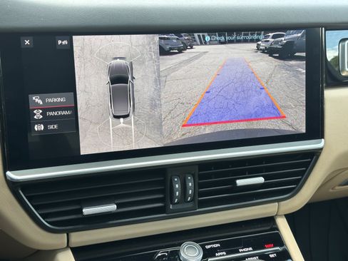 Used 2019 Porsche Cayenne Turbo AWD/4WD image 15