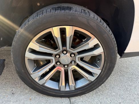 Used 2019 GMC Yukon Denali w/ Denali Ultimate Package image 11