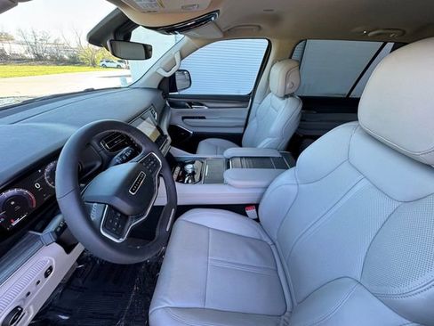 Used 2024 Jeep Wagoneer Series II w/ Flexible Seating Group image 29