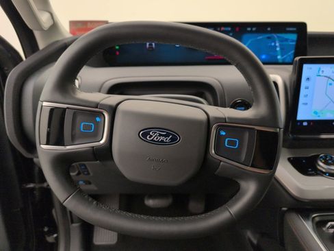 Certified 2025 Ford Expedition Active image 40