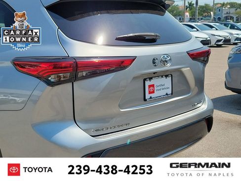 Certified 2021 Toyota Highlander Limited FWD image 18