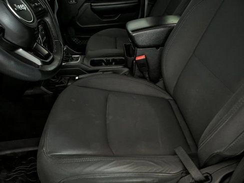 Used 2018 Jeep Wrangler Unlimited Sport S image 11