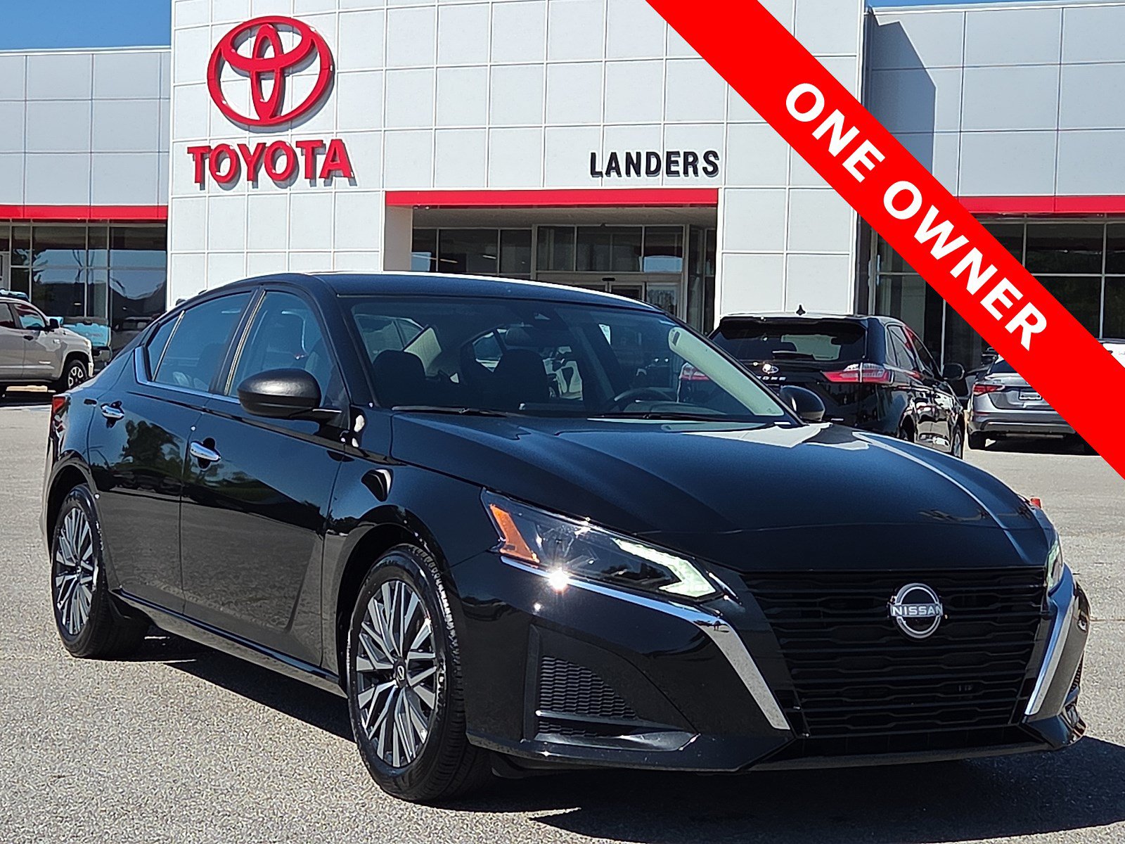 Used 2025 Nissan Altima 2.5 SV FWD image 1