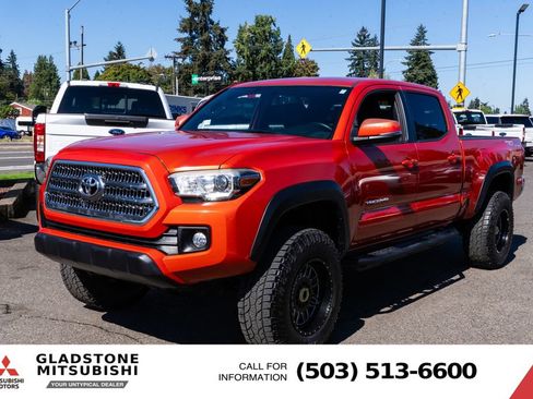 Used 2017 Toyota Tacoma TRD Off-Road w/ Tow Package AWD/4WD image 4