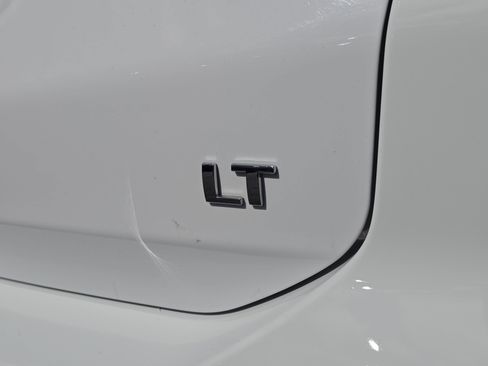 Used 2024 Chevrolet Equinox LT FWD image 17