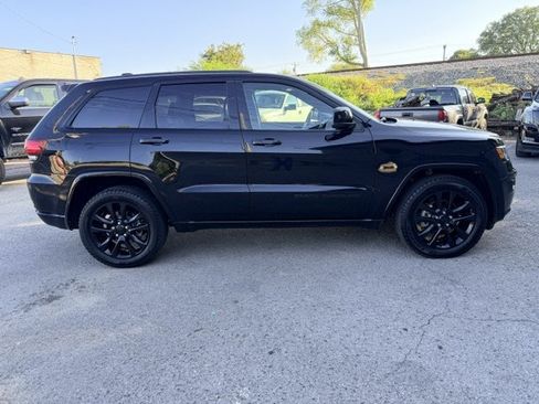 Used 2020 Jeep Grand Cherokee Altitude RWD image 4