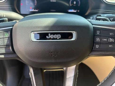 Used 2023 Jeep Grand Cherokee L Limited AWD/4WD image 7