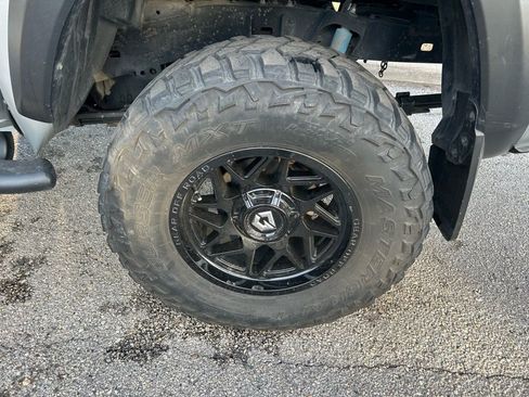 Used 2022 Toyota Tacoma TRD Off-Road w/ Technology Package image 9