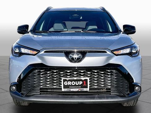 Used 2025 Toyota Corolla Cross AWD Hybrid w/ Moonroof Package image 4