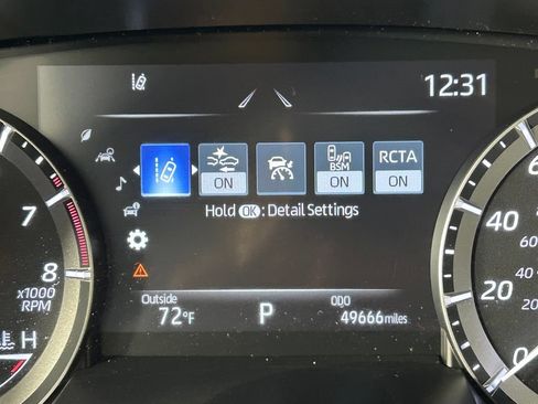 Used 2021 Toyota Highlander XLE AWD/4WD image 28