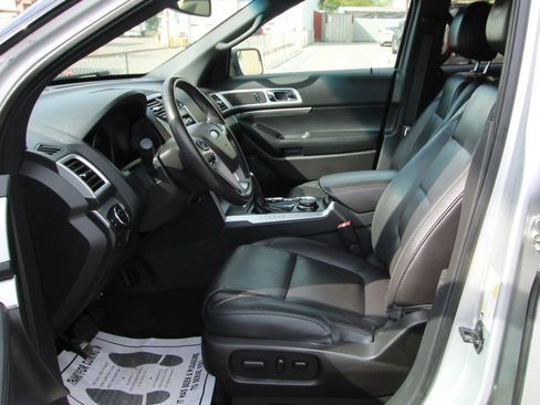 Used 2014 Ford Explorer XLT w/ Equipment Group 202A AWD/4WD image 9