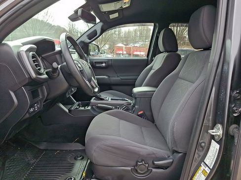 Used 2019 Toyota Tacoma TRD Sport image 13