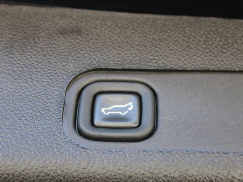 Used 2013 Chevrolet Tahoe LTZ AWD/4WD image 38