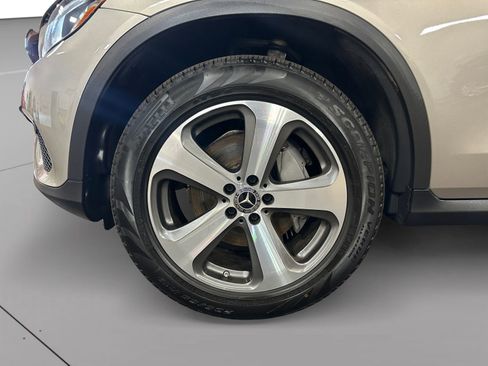 Used 2019 Mercedes-Benz GLC 300 4MATIC w/ Multimedia Package image 14