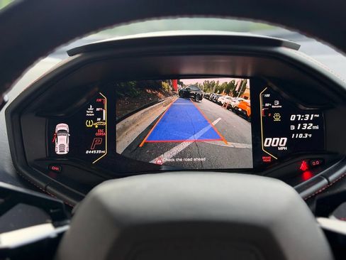 Used 2021 Lamborghini Huracan EVO RWD image 40