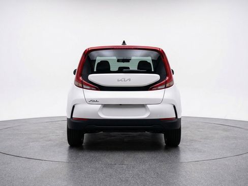 Used 2025 Kia Soul LX w/ LX Technology Package image 7