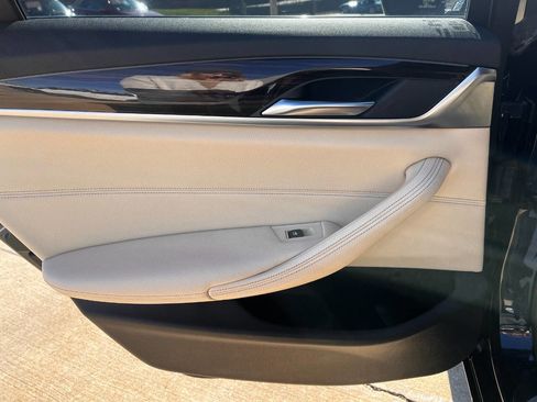 Used 2019 BMW 530e w/ Convenience Package image 16