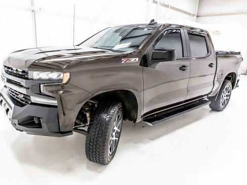 Used 2019 Chevrolet Silverado 1500 LT Trail Boss w/ Convenience Package AWD/4WD image 2