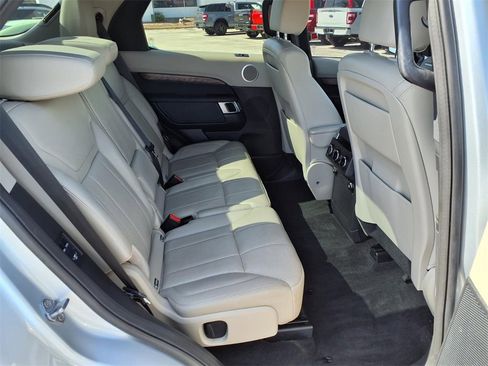 Used 2019 Land Rover Discovery HSE image 16