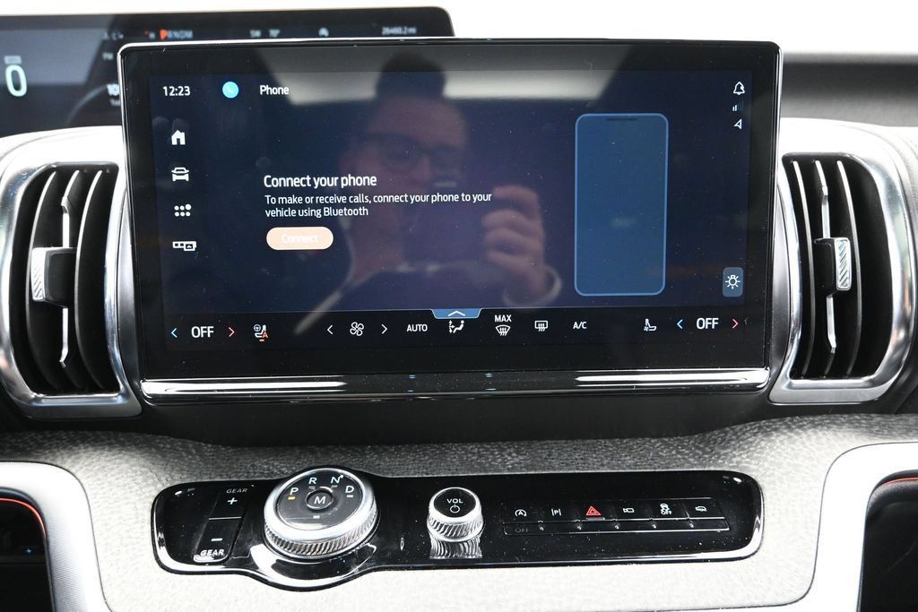 Used 2025 Ford Expedition Tremor AWD/4WD image 32