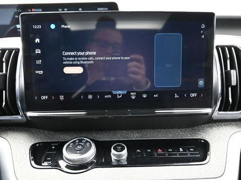 Used 2025 Ford Expedition Tremor AWD/4WD image 32