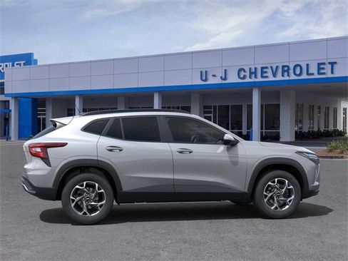 New 2025 Chevrolet Trax LT w/ Driver Confidence Package image 5