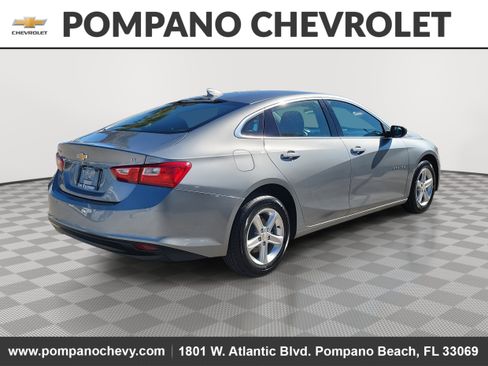 Used 2024 Chevrolet Malibu LT image 3