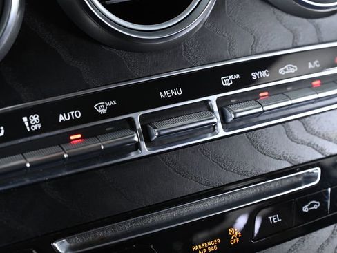 Used 2018 Mercedes-Benz GLC 300 4MATIC image 17