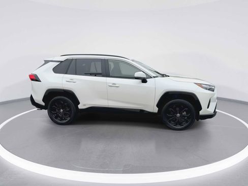 Certified 2022 Toyota RAV4 SE image 9