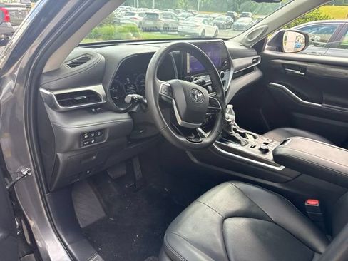 Used 2024 Toyota Highlander Platinum AWD/4WD image 14