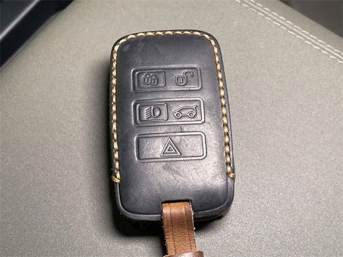 Used 2020 Land Rover Defender 110 First Edition image 40