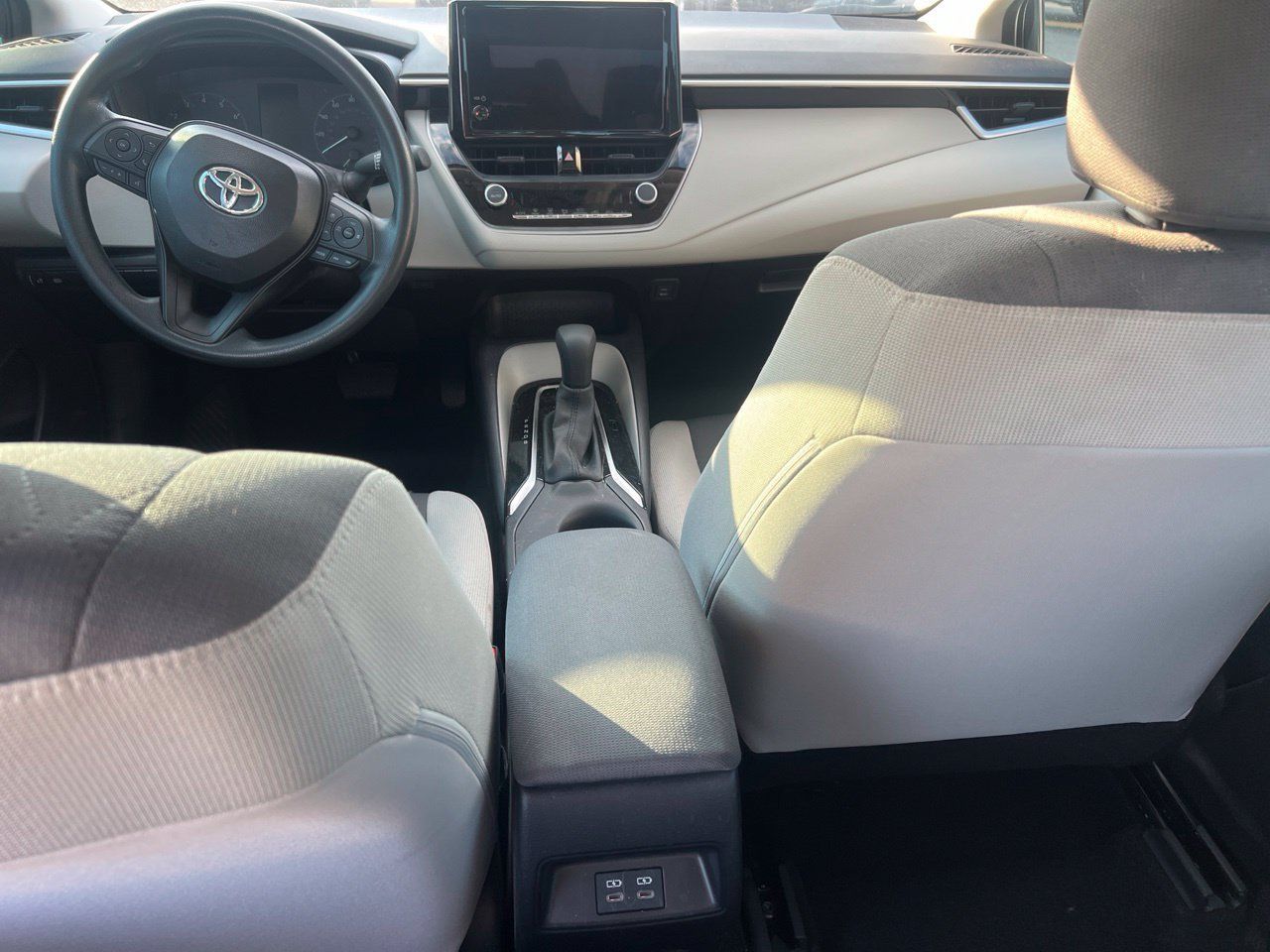Used 2025 Toyota Corolla LE FWD image 13