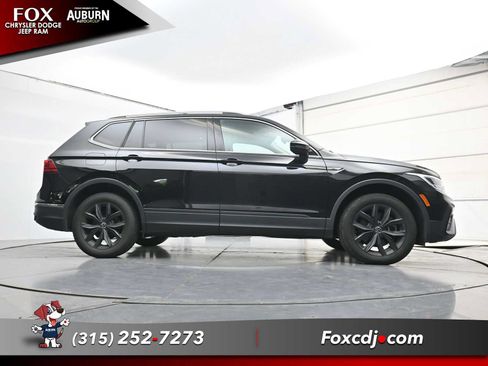 Used 2024 Volkswagen Tiguan SE w/ Panoramic Sunroof Package AWD/4WD image 26