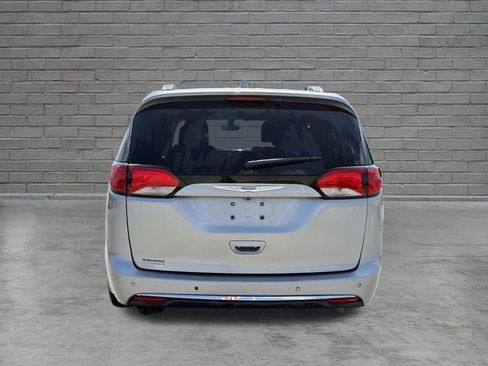 Used 2020 Chrysler Pacifica Touring-L FWD image 25