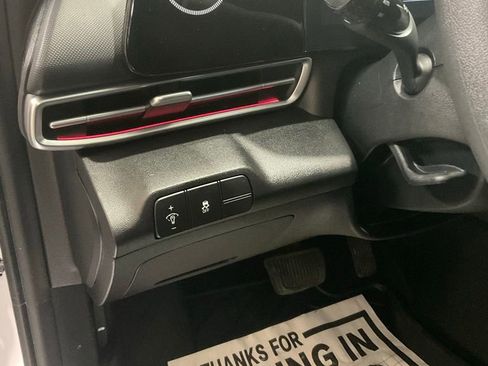 Used 2024 Hyundai Elantra SEL FWD image 8