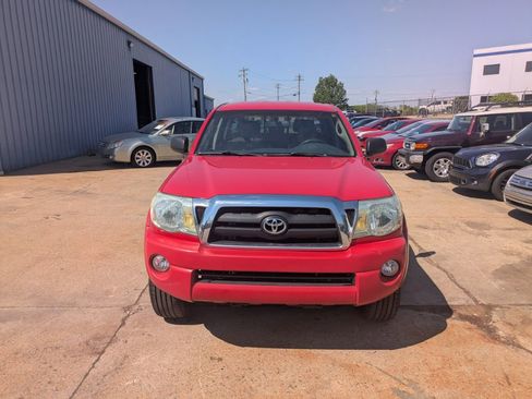 Used 2005 Toyota Tacoma PreRunner image 2