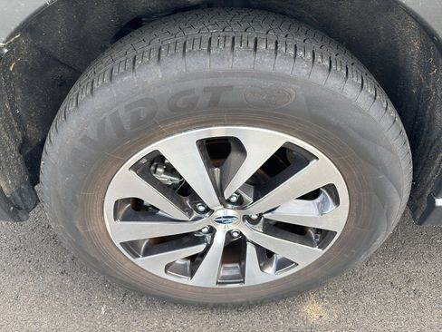 Used 2025 Subaru Outback Premium w/ Popular Package #1A image 3