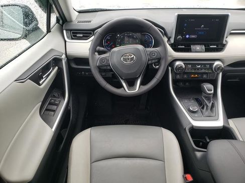 Used 2023 Toyota RAV4 XLE Premium image 18