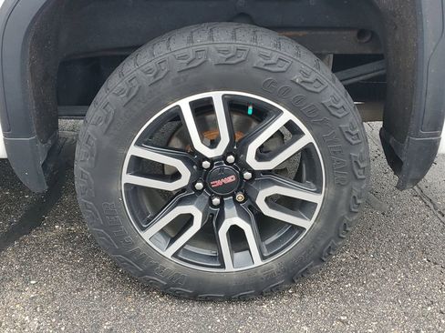 Used 2021 GMC Sierra 1500 AT4 w/ AT4 Premium Package AWD/4WD image 5