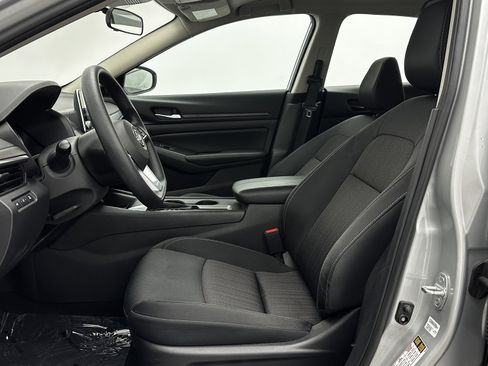 Used 2025 Nissan Altima 2.5 SV image 13