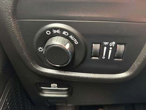 Used 2023 Jeep Grand Cherokee L Laredo image 18