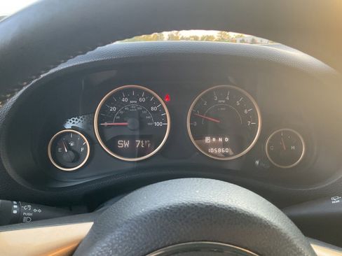 Used 2014 Jeep Wrangler Unlimited Sahara image 15