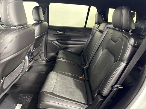 New 2025 Jeep Grand Cherokee L Altitude image 11